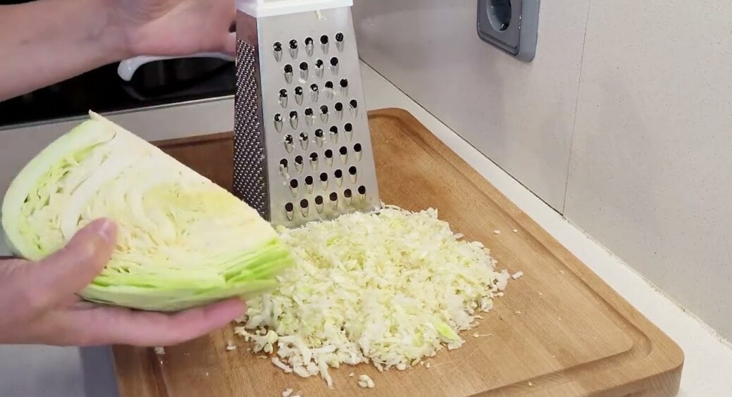 Замість м’яса беру звичайну капусту – і виходить ситна страва на вечерю, яку їмо по 2 тарілки одразу 