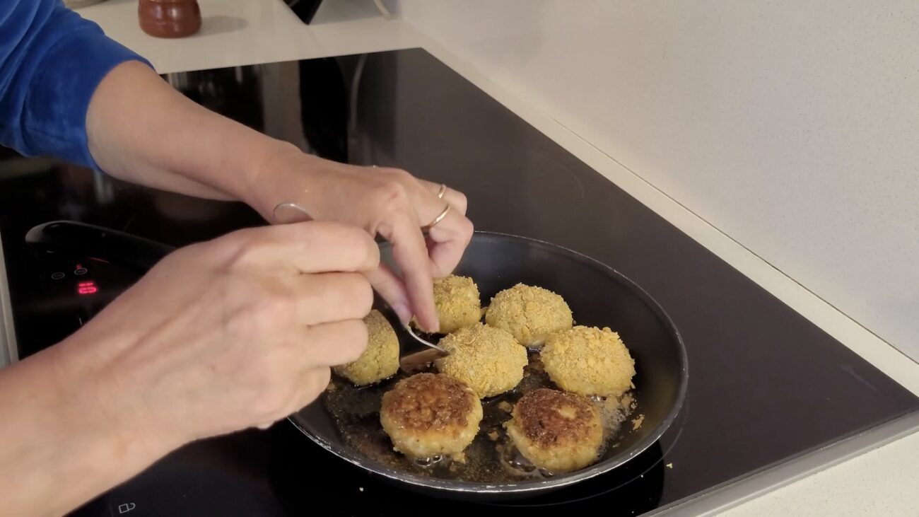 Господині розповіли, як приготувати смачну страву з капусти і без мʼяса Господині розповіли, як приготувати смачну страву з капусти і без мʼяса