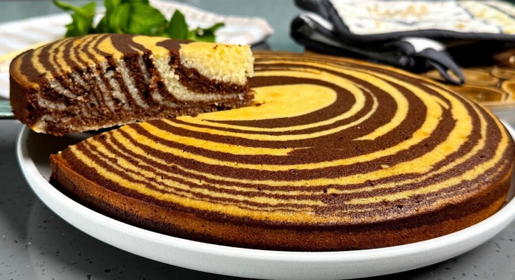 1 стакан манки + 2 стакани кефіру — легендарний пиріг 3 поколінь: його навіть на святковий стіл не соромно 