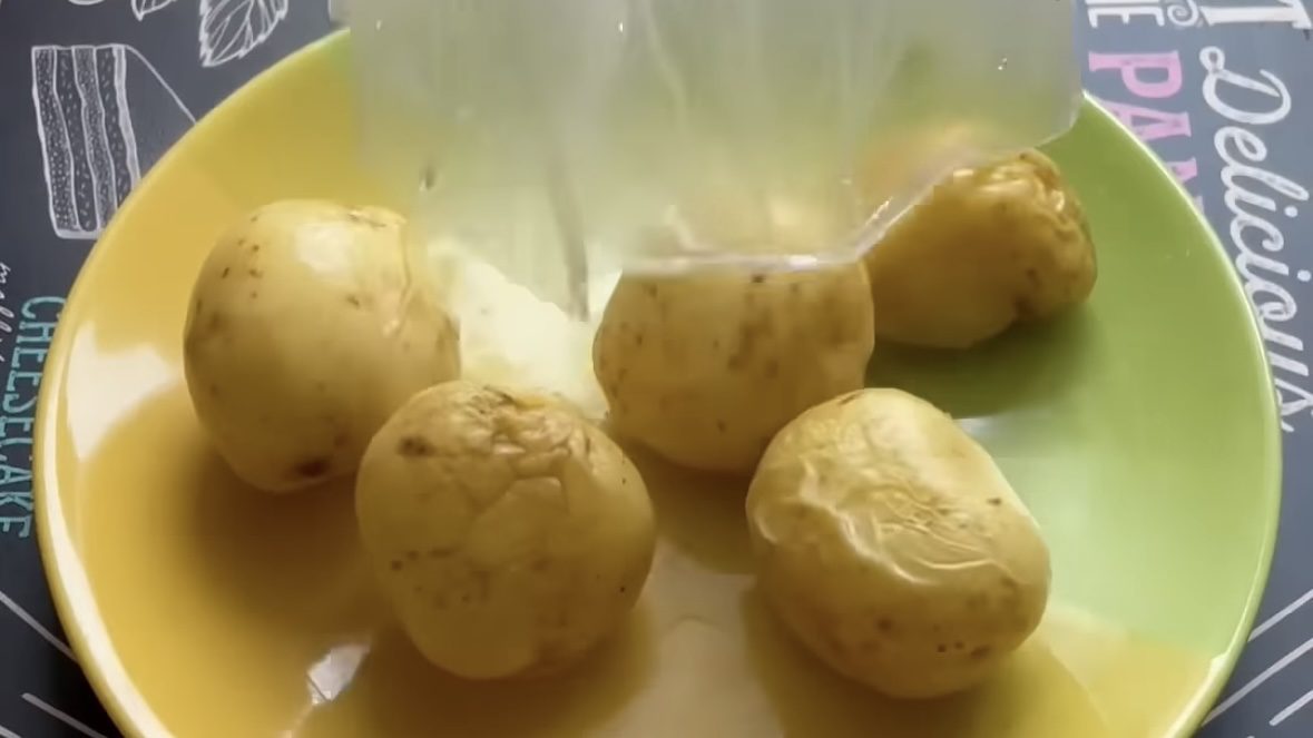 Господині розповіли, як зварити картоплю за 6 хвилин 