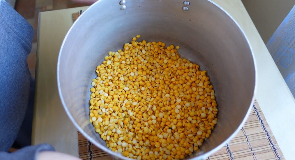 73-річна бабуся розповіла, як замочувати горох, щоб він зварився за 15 хв: більше не варю пюре по 3 години 