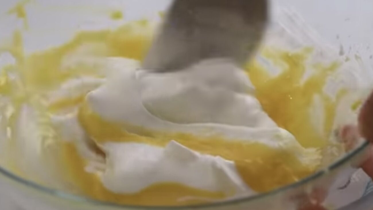 Господині розповіли, як зробити оладки пишними без дріжджів і соди 