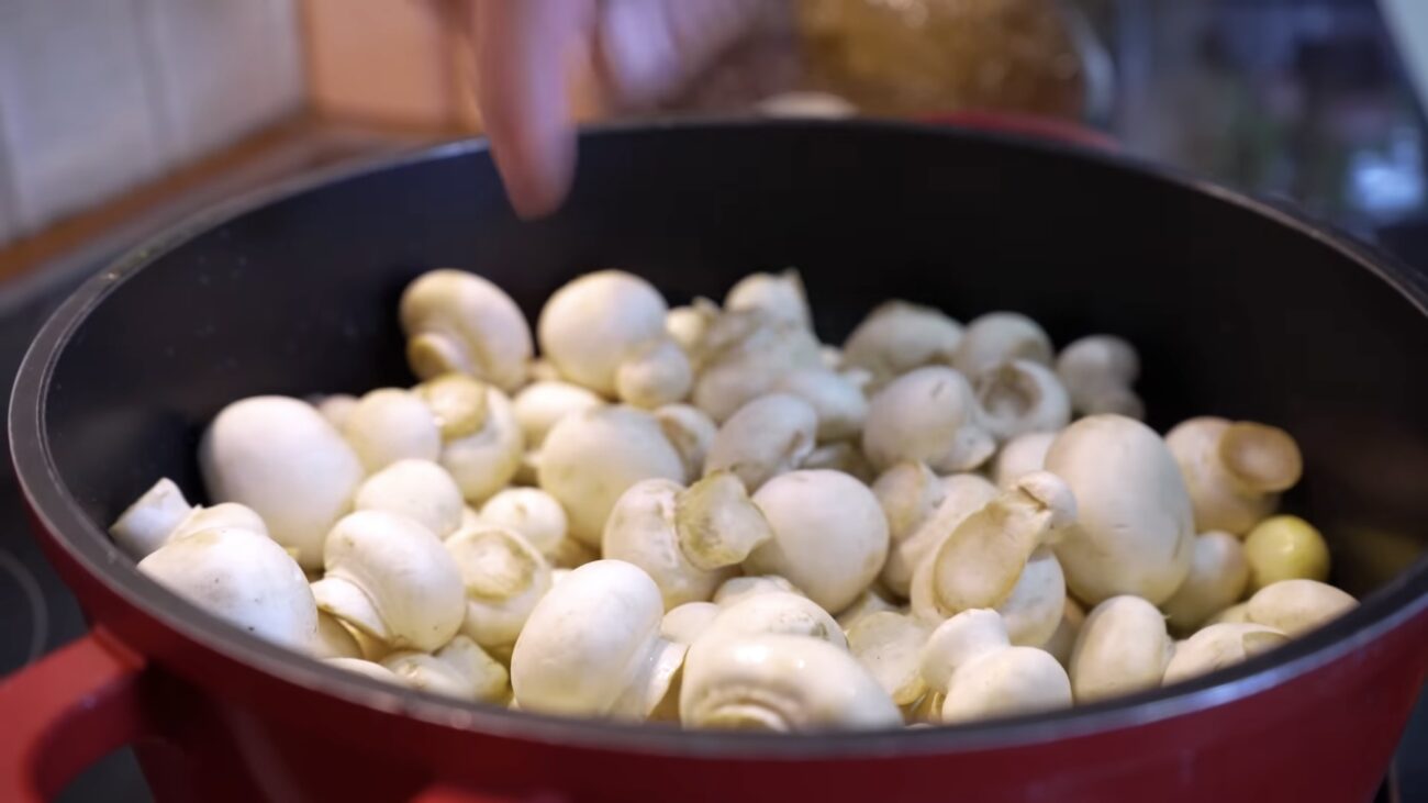 Господині показали, як в домашніх умовах маринувати печериці Господині показали, як в домашніх умовах маринувати печериці