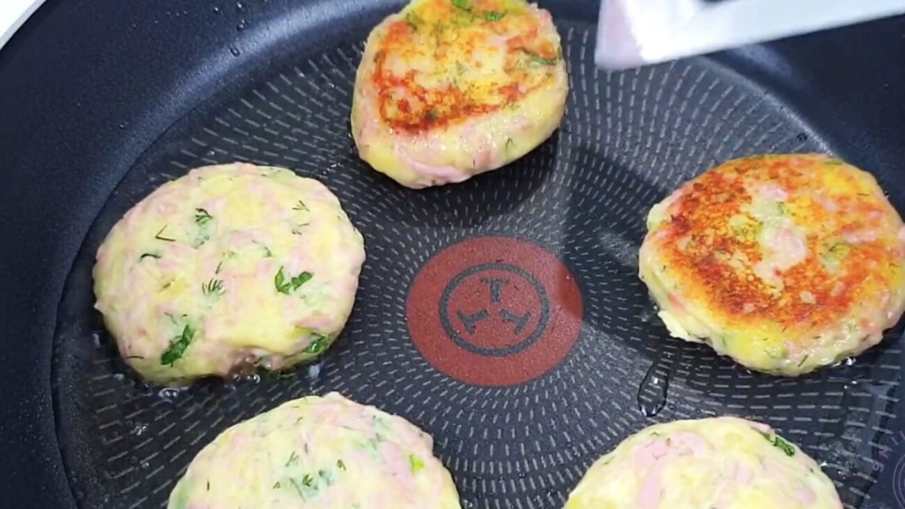 Господині розповіли, як приготувати бюджетну, але дуже смачну вечерю з сосисок 