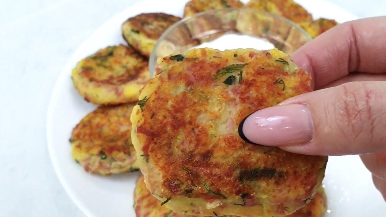 Господині розповіли, як приготувати бюджетну, але дуже смачну вечерю з сосисок 