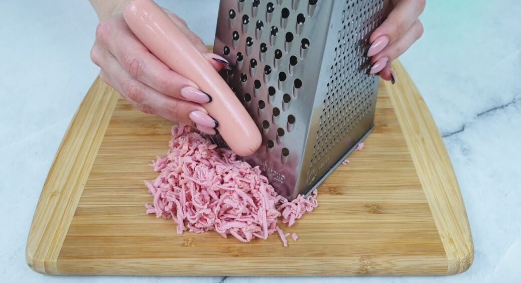 Натерла 2 сосиски + 3 інгредієнти: готую це, коли в гаманці гуляє вітер, але смачно — наче коштує 600 грн 