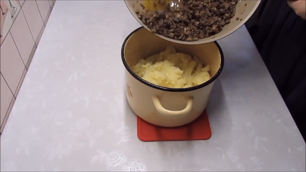 Господині розповіли, як приготувати смачну страву з картоплі 