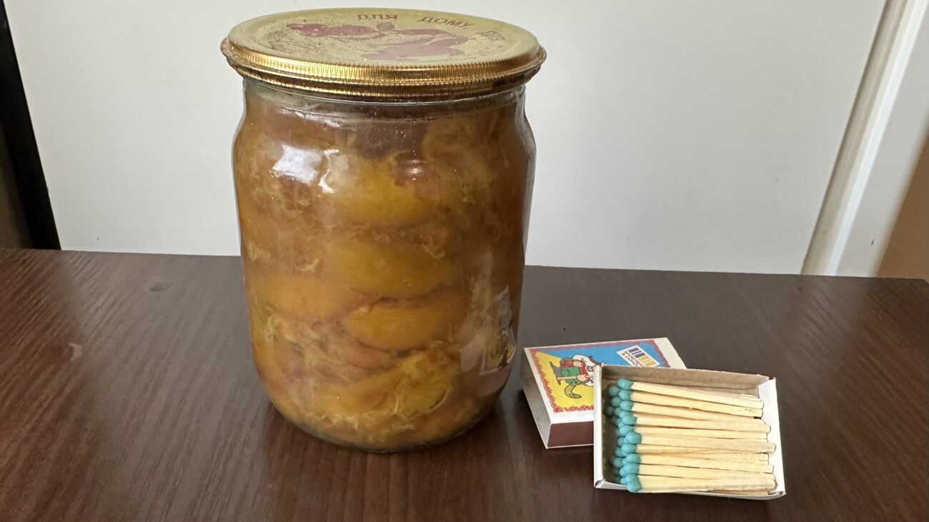 Господині розповіли, навіщо класти сірник в консервацію 