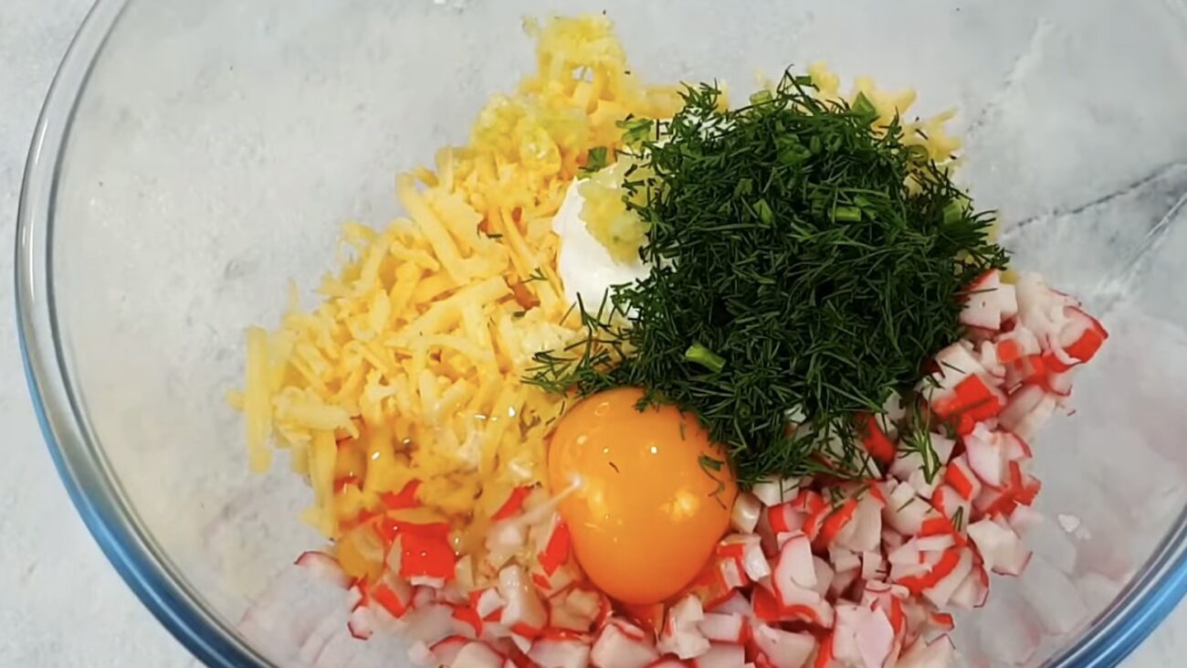 Господині розповіли, як приготувати смачну закуску з крабових паличок 