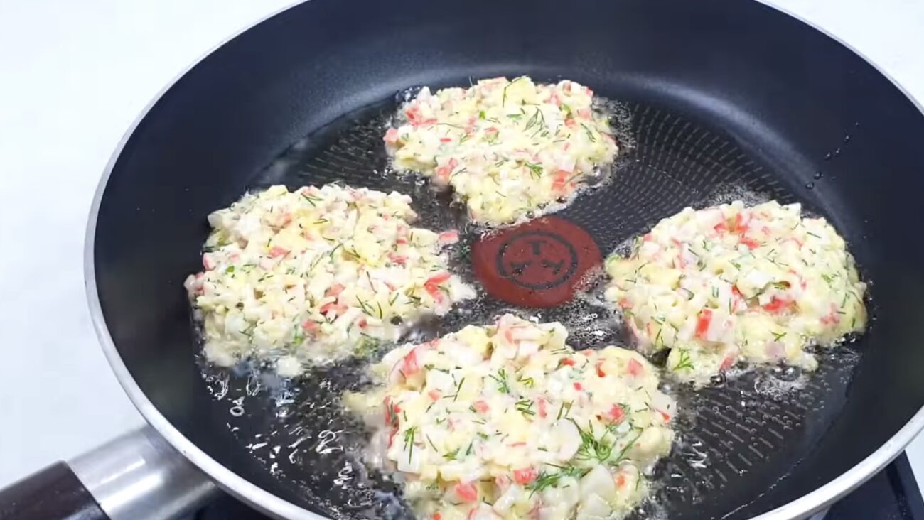 Господині розповіли, як приготувати смачну закуску з крабових паличок 