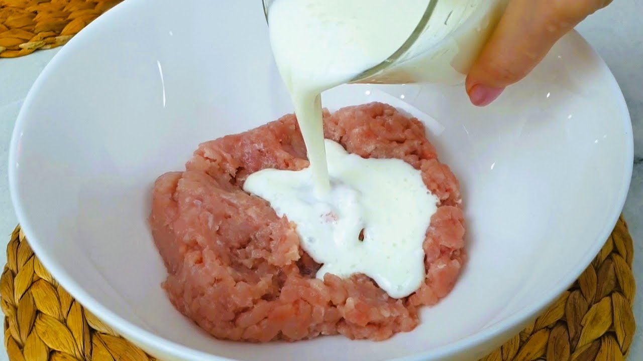Господині розповіли, як приготувати смачну страву з фаршу та кефіру 