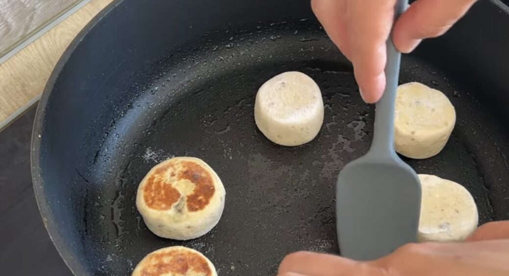 Ні борошно, ні манка і навіть не кокосова стружка роблять так, щоб мої сирники не розповзалися: 1 інгредієнт 