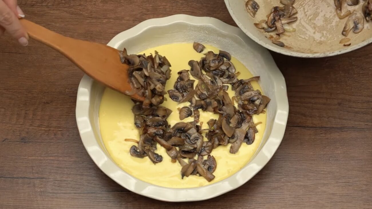 Господині розповіли, як приготувати смачний грибний пиріг Господині розповіли, як приготувати смачний грибний пиріг