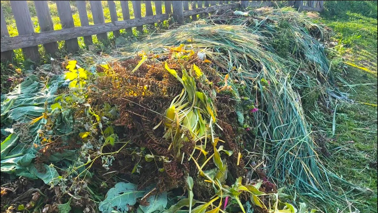 Городники розповіли, що треба у жовтні зробити із компостною купою