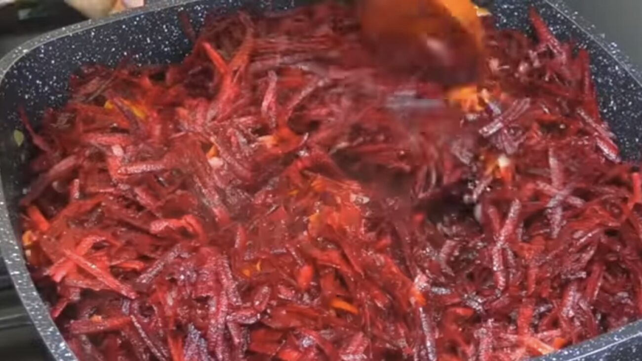 Господині розповіли, як зробити на зиму заготовки з буряка та овочів  