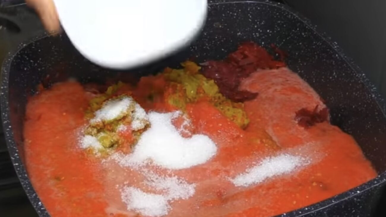 Господині розповіли, як зробити на зиму заготовки з буряка та овочів  