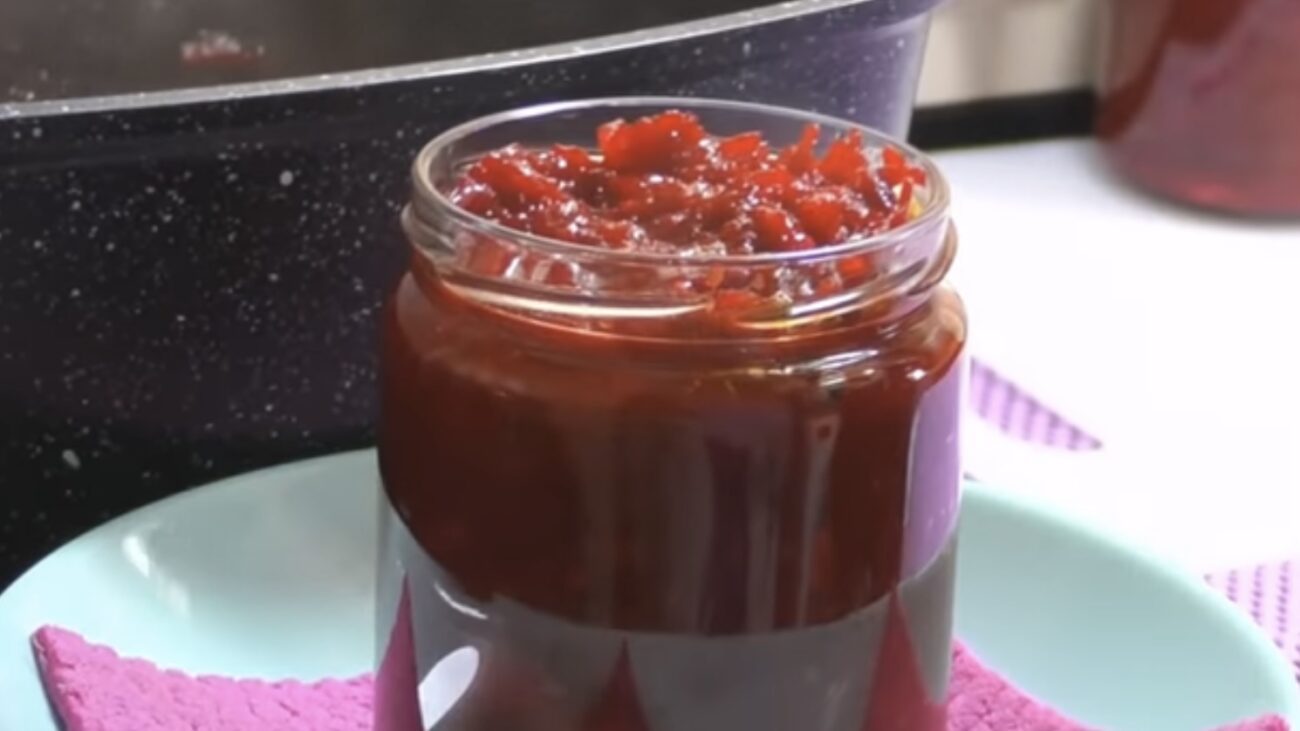 Господині розповіли, як зробити на зиму заготовки з буряка та овочів  