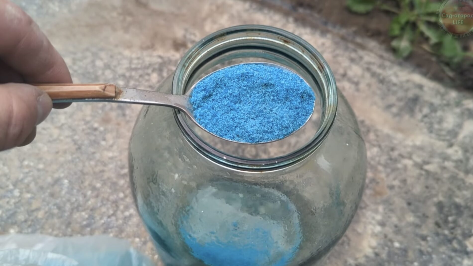 Агрономи розповіли, чому не можна обробляти ґрунт мідним купоросом 