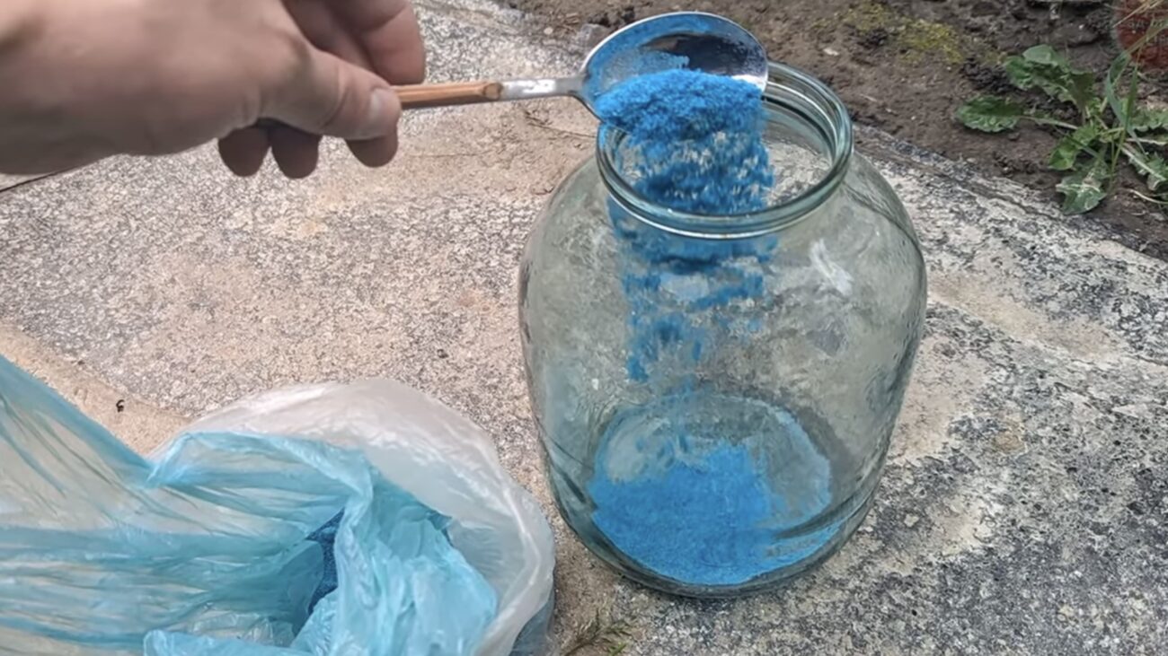 Агрономи розповіли, чому не можна обробляти ґрунт мідним купоросом