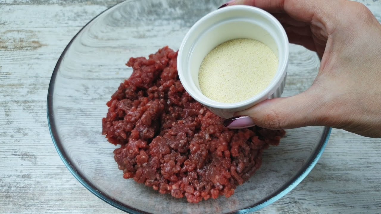 Господині розповіли, яку смачну страву можна приготувати з манки і фаршу 