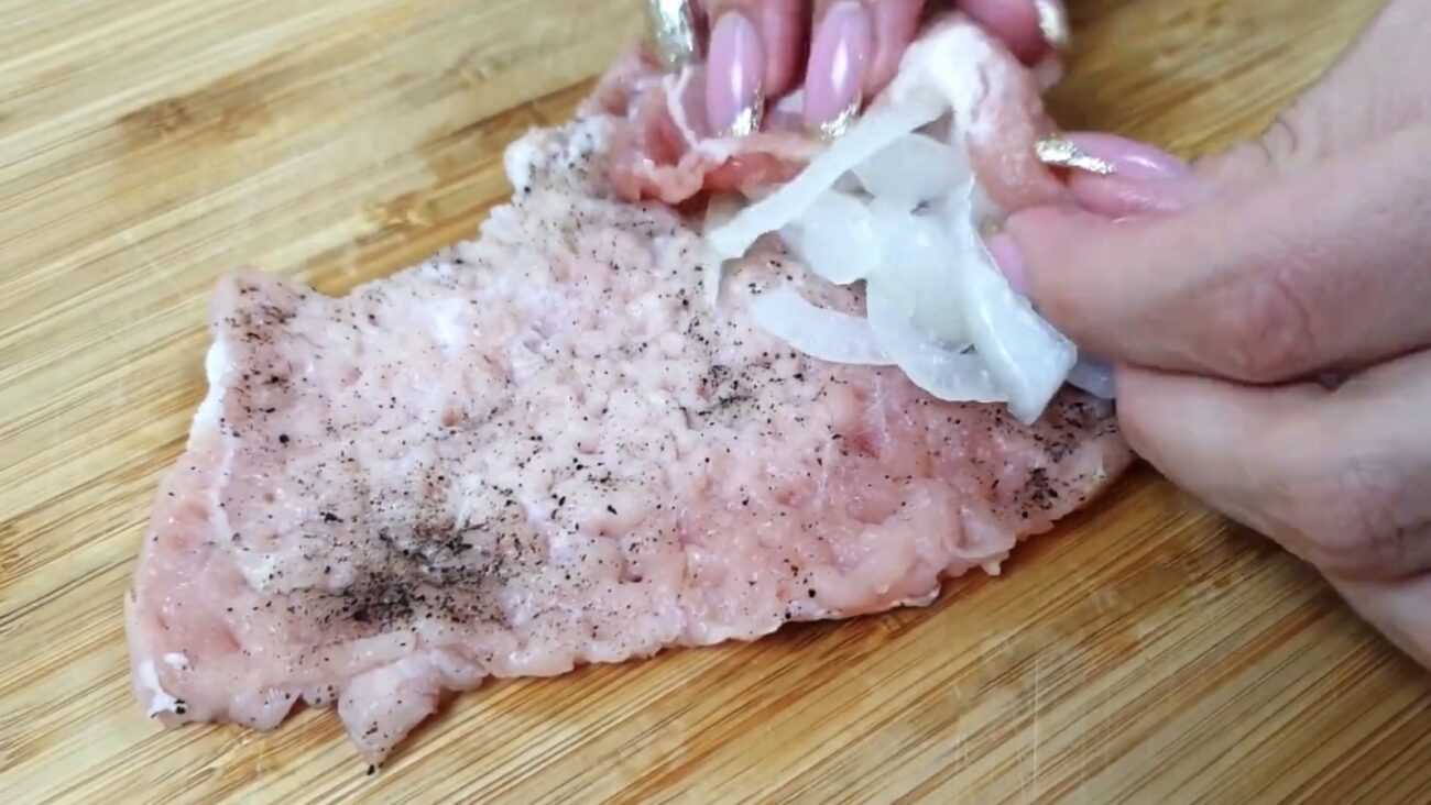 Господині розповіли, як приготувати святкову страву з пів кілограма мʼяса Господині розповіли, як приготувати святкову страву з пів кілограма мʼяса