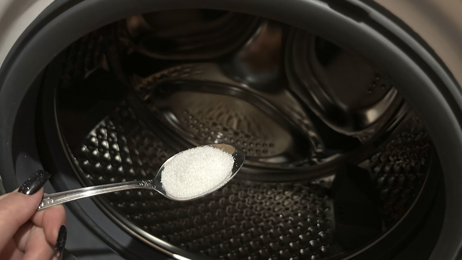 Господині розповіли, як позбутися неприємного запаху з пральної машинки 