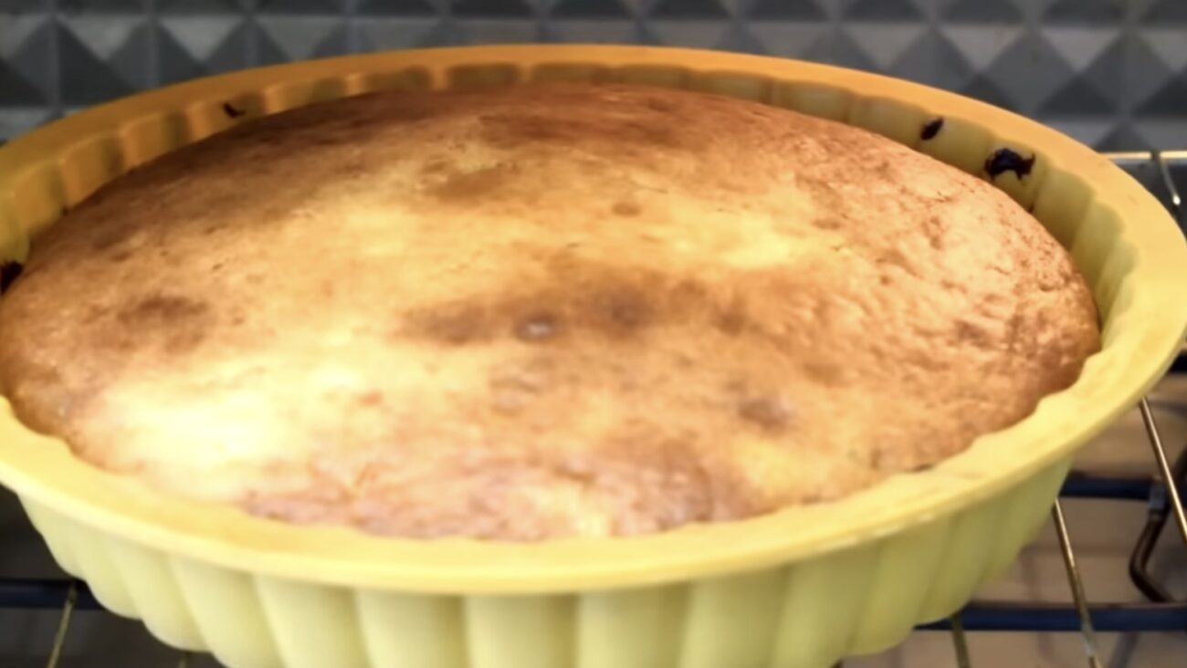 Господині поділилися рецептом смачного пирога по рецепту 1976 року Господині поділилися рецептом смачного пирога по рецепту 1976 року