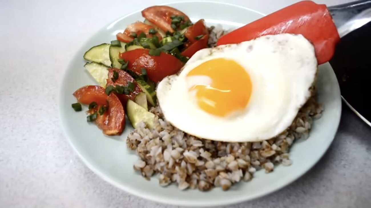 Господині розповіли, як смажити яєчню, аби вона виходила як у ресторані 