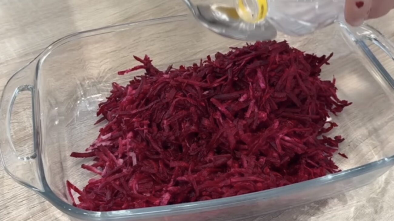 Господині розповіли, як приготувати смачну закуску з буряка 
