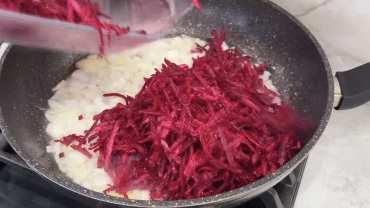 Господині розповіли, як приготувати смачну закуску з буряка 