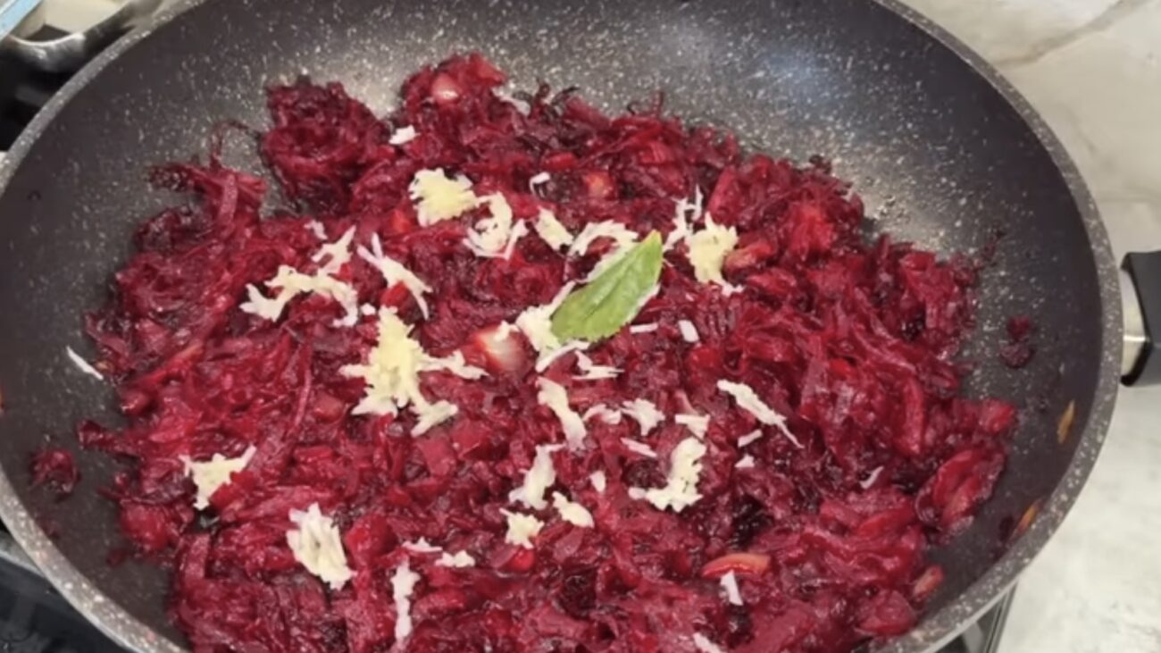 Господині розповіли, як приготувати смачну закуску з буряка 