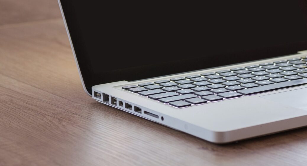 5 способів продовжити життя батареї ноутбука в холодну пору, і коли відключають світло: поради ІТ-фахівців 