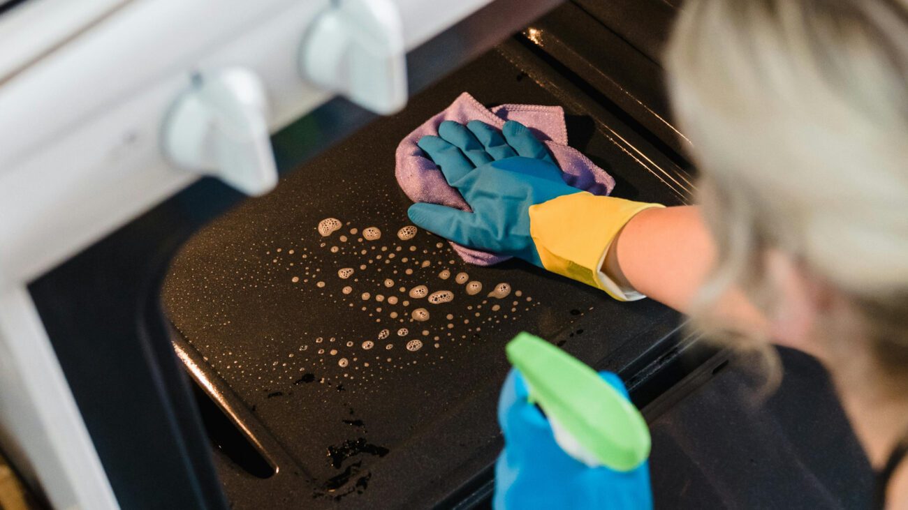 Господині пояснили, як позбутися нагару на формі для випікання за 10 хвилин