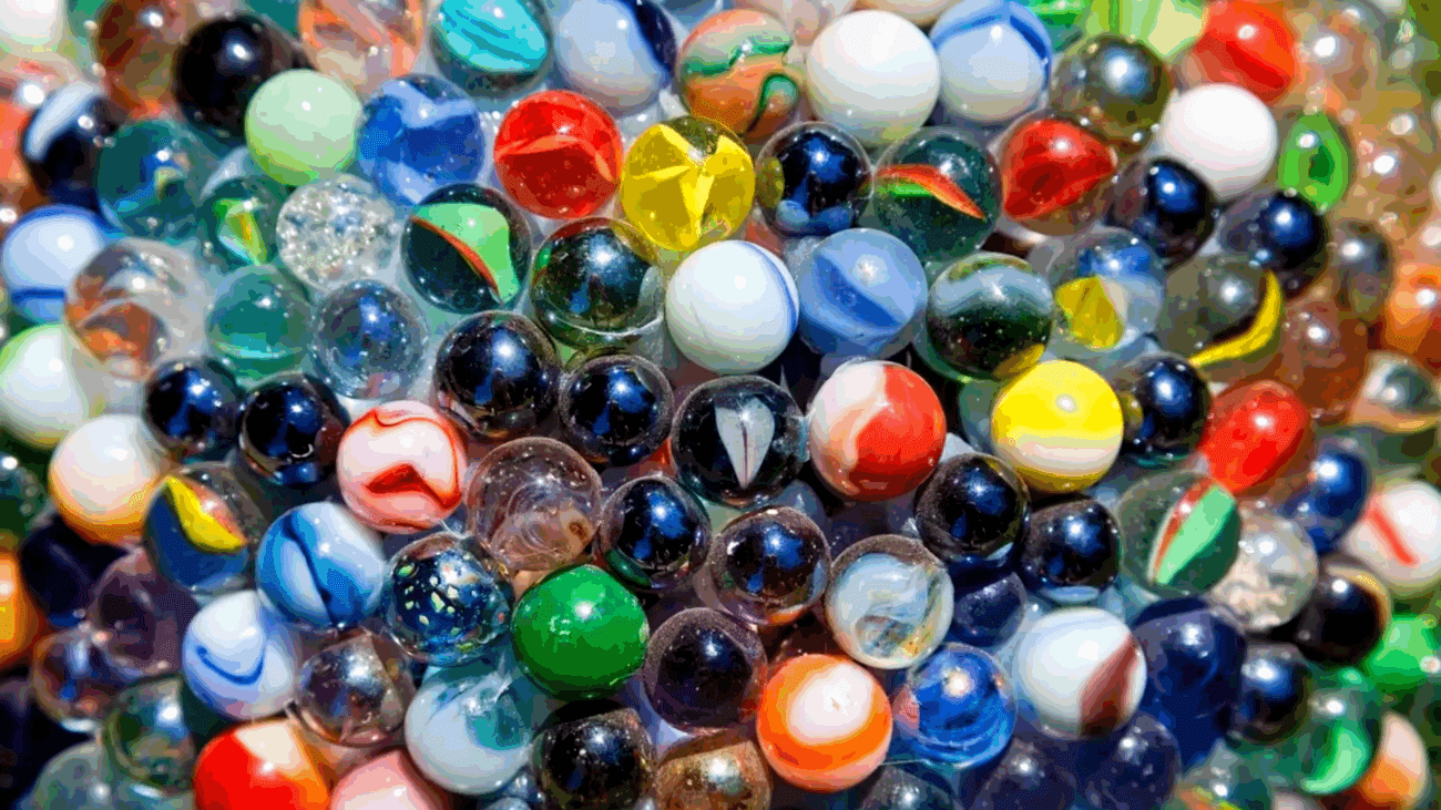 Експерти розповіли, навіщо в 90-х виготовляли скляні кульки  