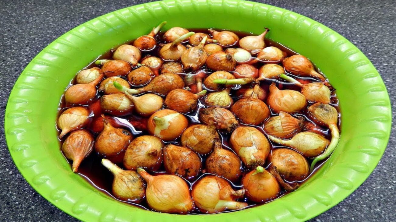 Городники розповіли, як правильно садити цибулю сіянку у жовтні 