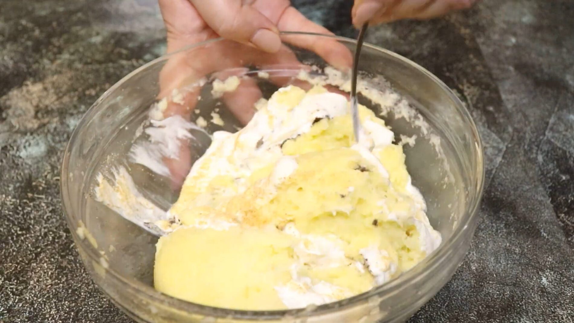 Кухарі розповіли, що додавати у деруни замість борошна та крохмалю