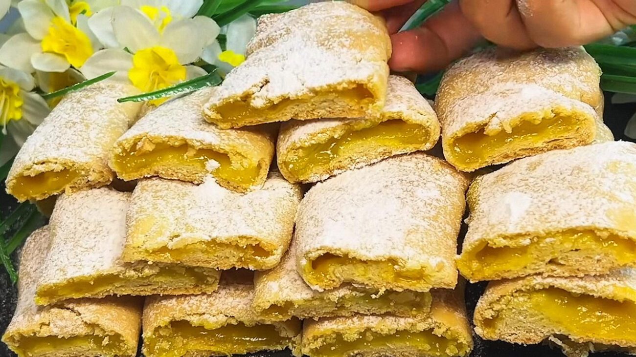 Кондитери показали, як приготувати просте та ніжне печиво з лимонною начинкою