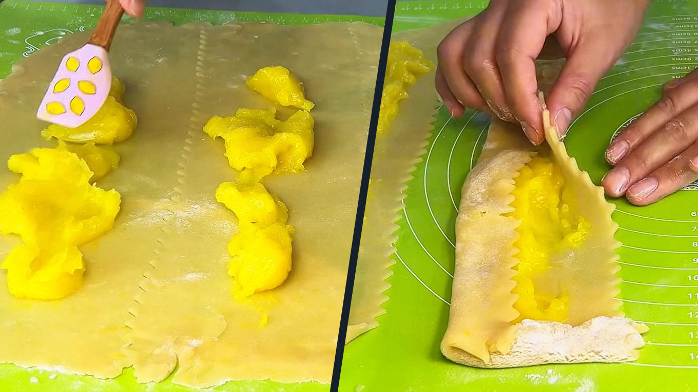 Обов'язково защипніть краї на усіх заготовках, щоб начинка не витікала під час запікання