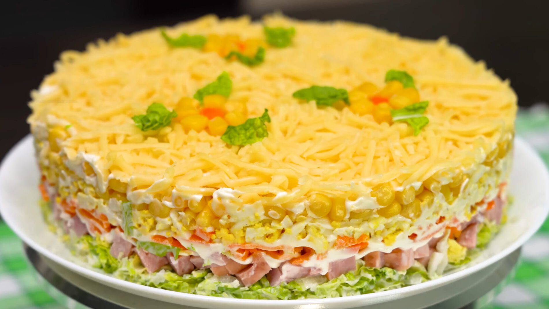 Господині поділилися смачним святковим салатом Венеція