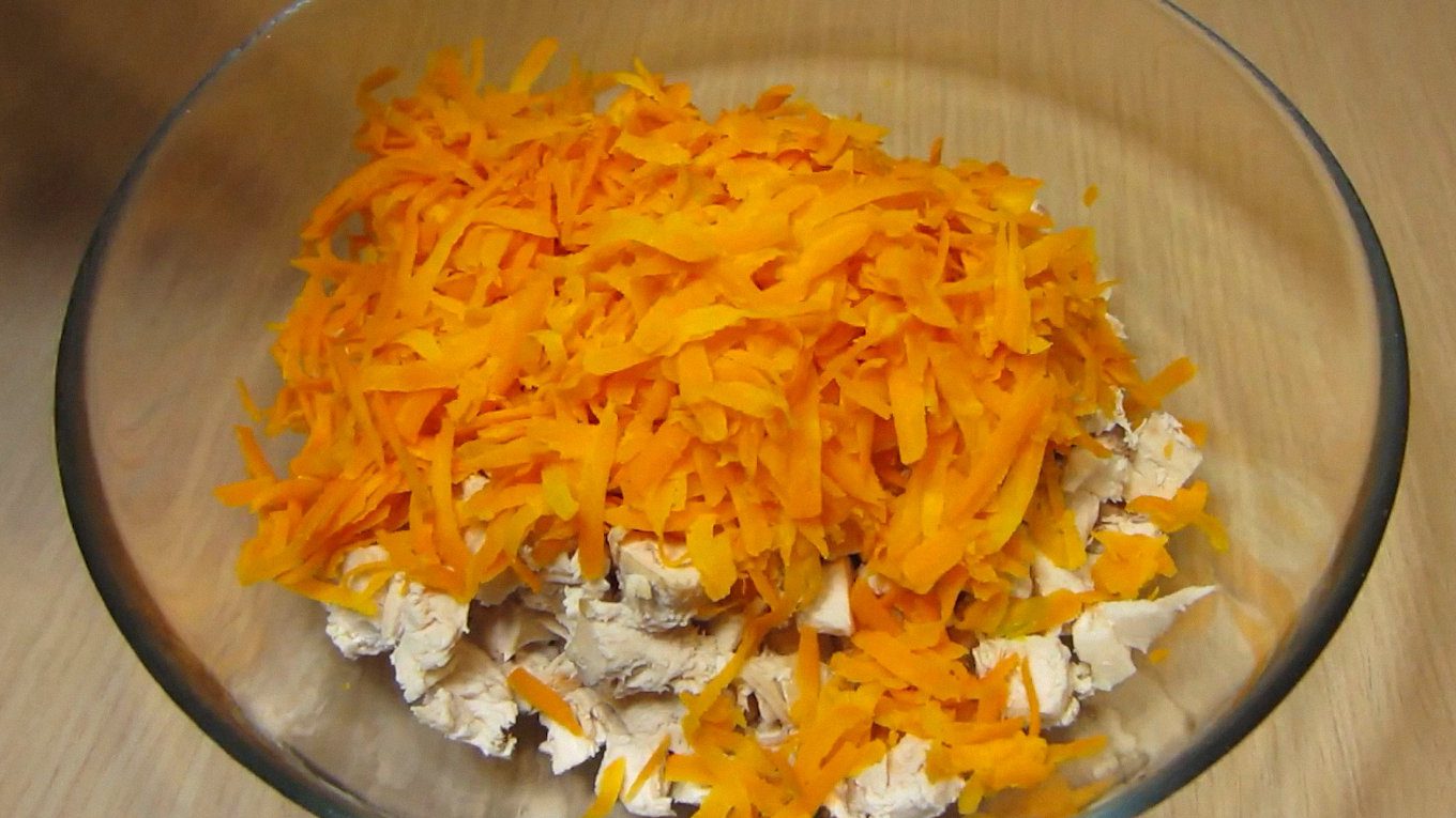 Кухарі поділилися рецептом смачного салату всього з 4 інгредієнтів