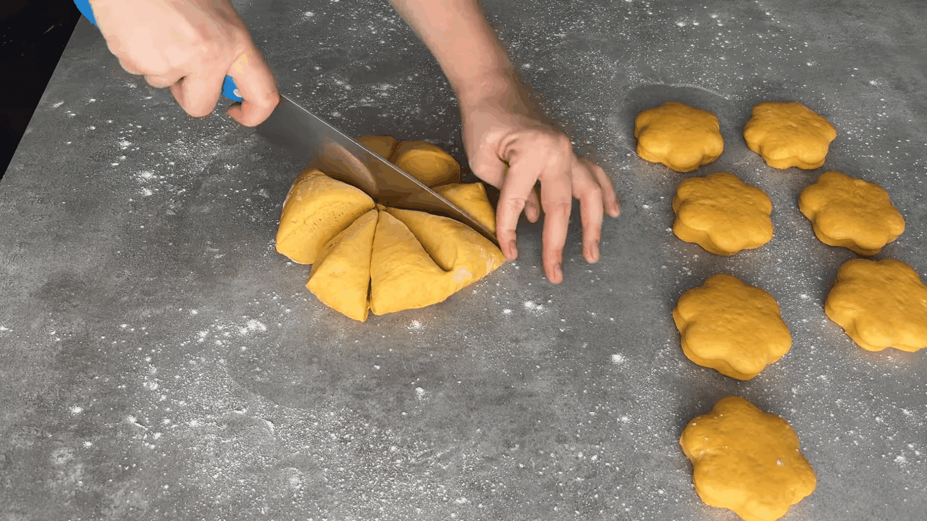 Експерти розповіли, як приготувати гарбузові пончики з пряним лате