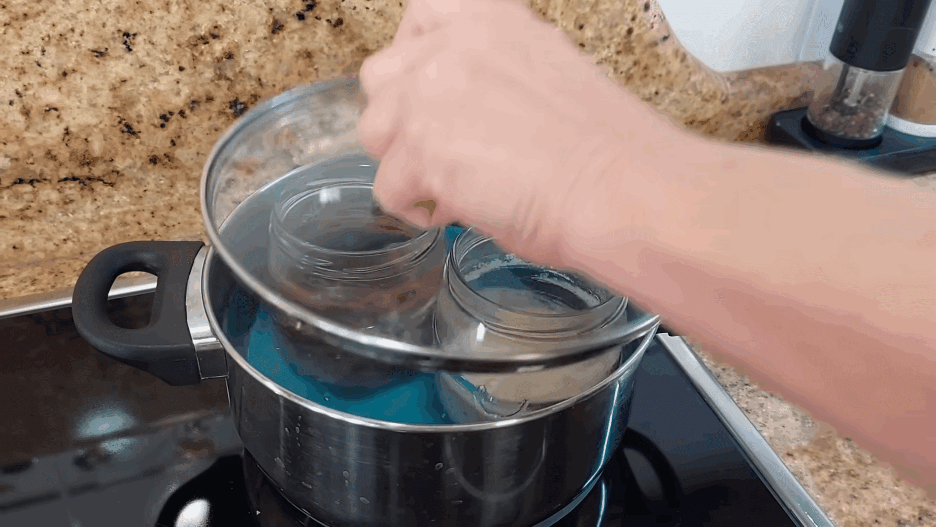 Експерти розповіли, як приготувати швидкий десерт без духовки