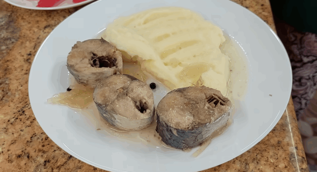 Консервовану рибу більше не купую – тушкую сама за 3 години: і кільку, і бичок, і все що хочеш – а смачно! 