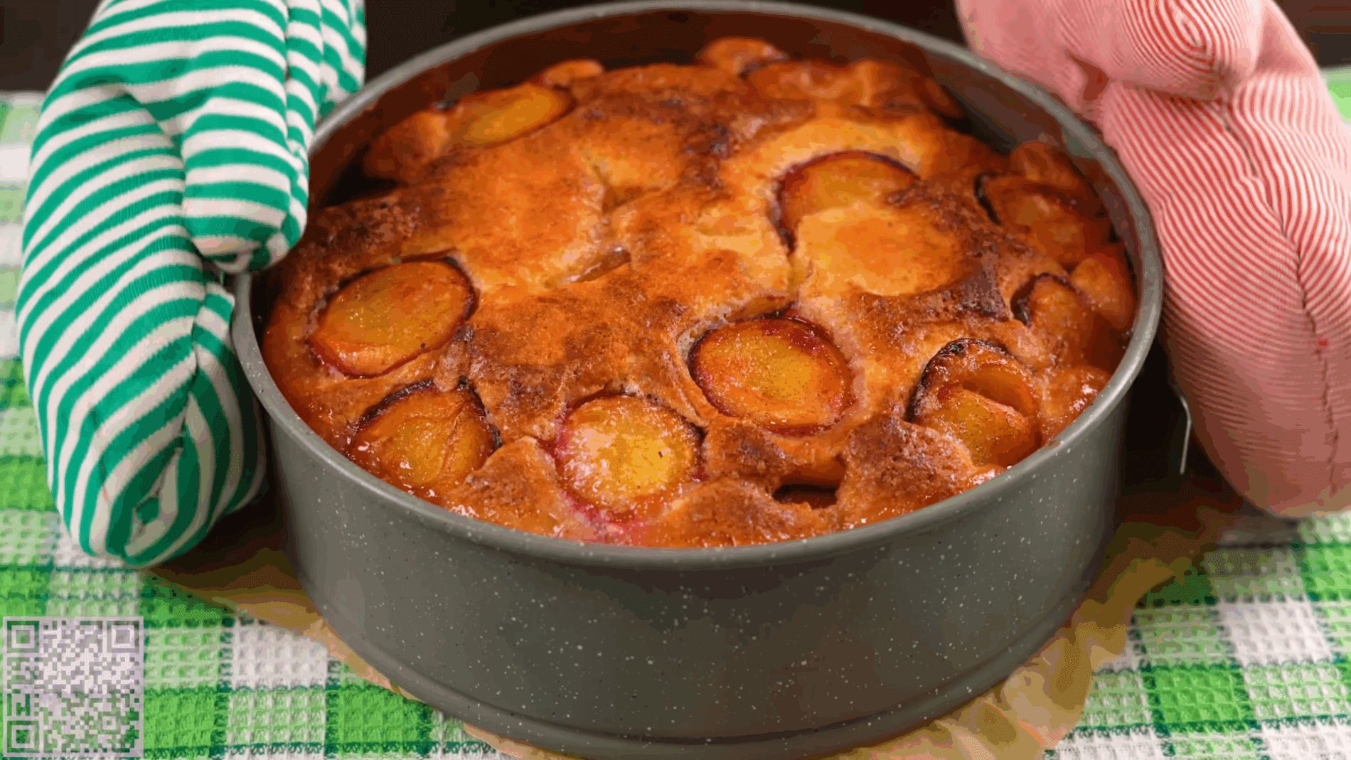 Експерти розповіли,  як приготувати ароматний пиріг із творогом та сливами