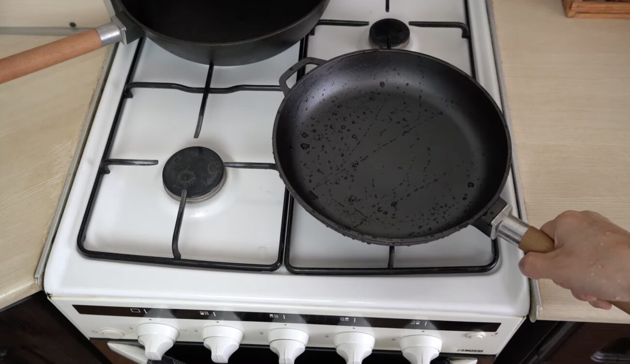 Господині розповіли, чим потрібно мити чавунний посуд
