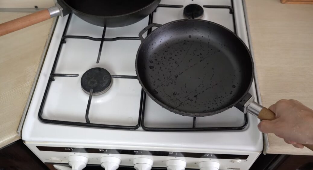 Моїй чавунній сковорідці вже 19 років – “повнолітня” помічниця: мию її тільки так, тож стан і досі 10 із 10 