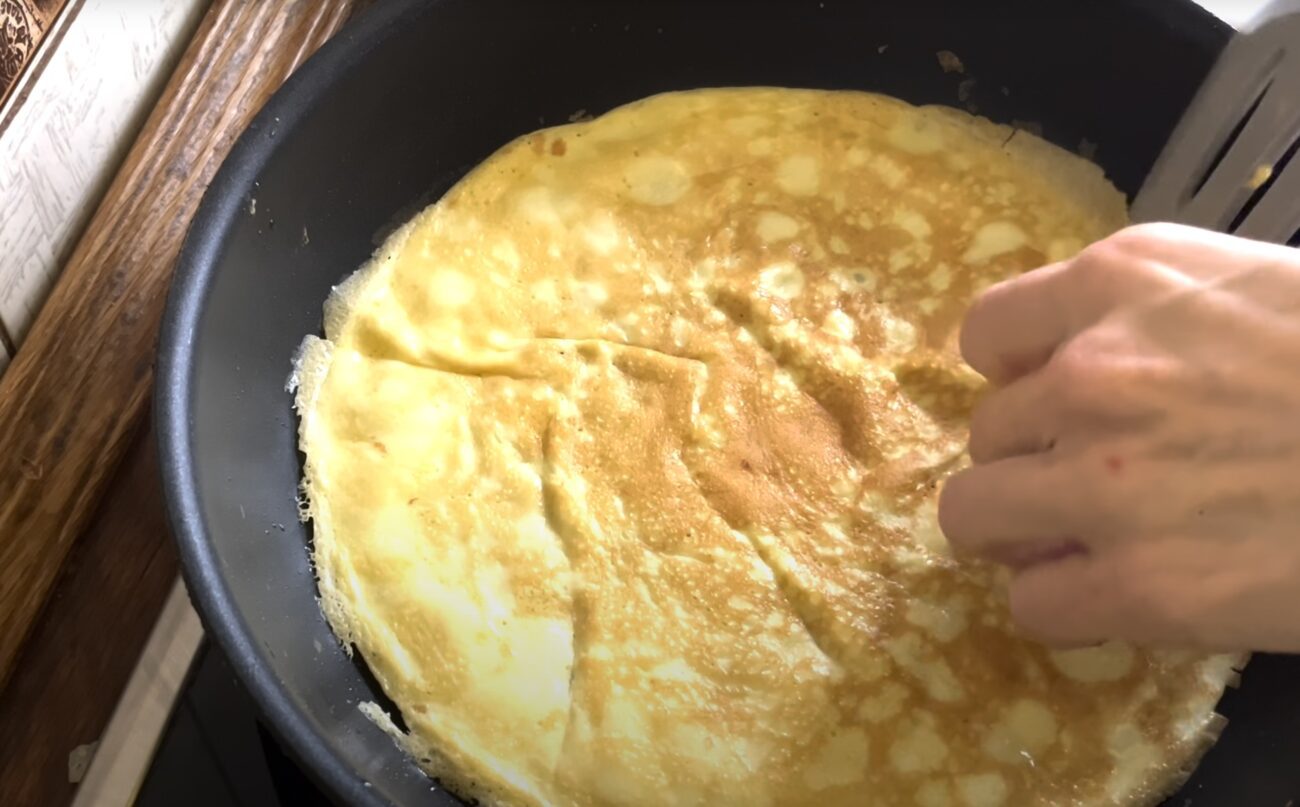 Господині розповіли, як приготувати смачні млинці без борошна і цукру 