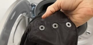 Господині розповіли, як правильно прати пуховик у пральній машині