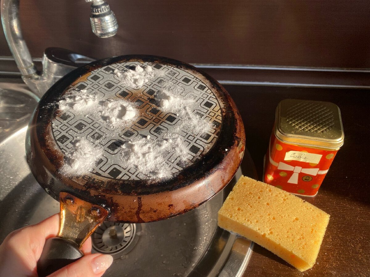 Експерти розповіли, як очистити сковорідку від нагару та жиру максимально простим способом