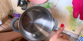 Господині розповіли, як почистити сковорідку за допомогою рису